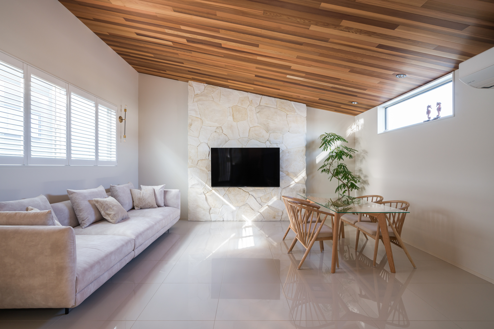 リゾートの石壁を再現したデザインコンクリート