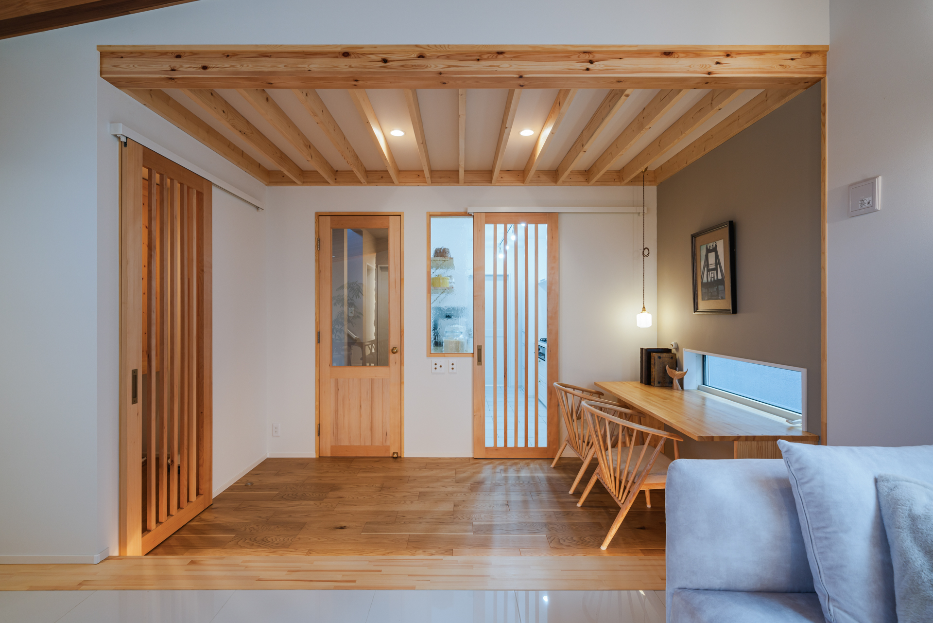 造作建具がやさしい温もりを添える空間