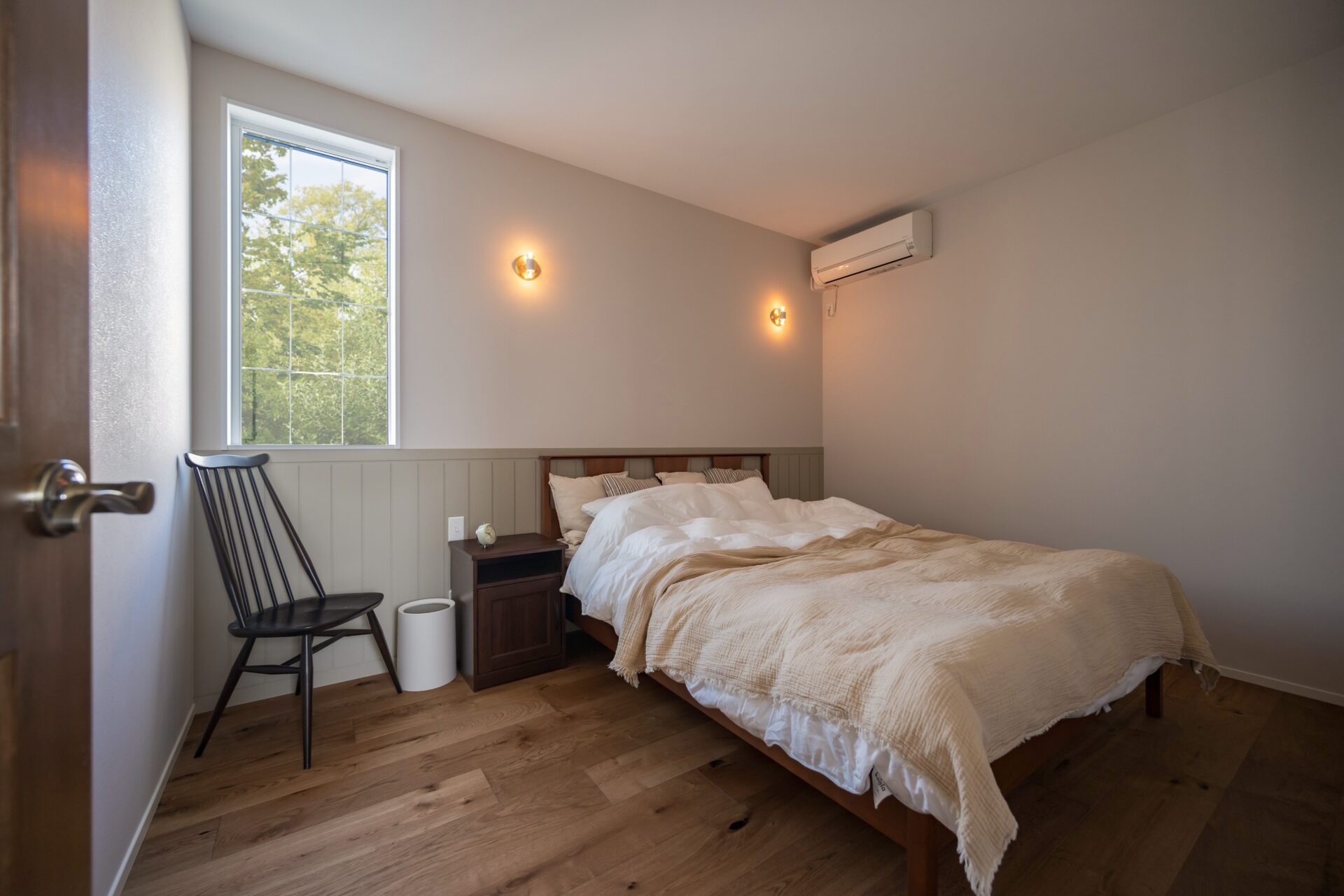 羽目板の腰壁がアメリカンスタイルを演出