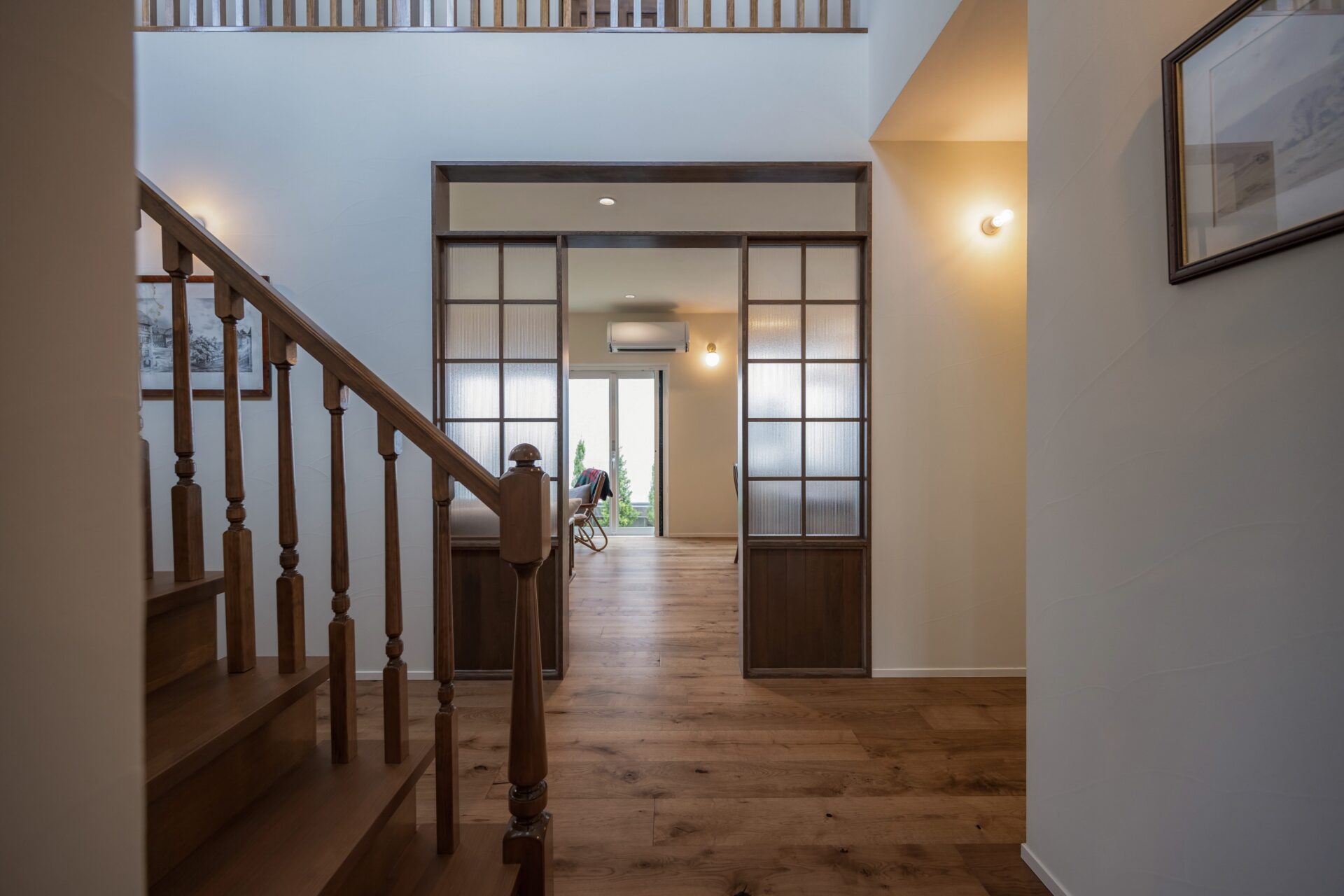 クラシカルで落ち着きのあるホール空間