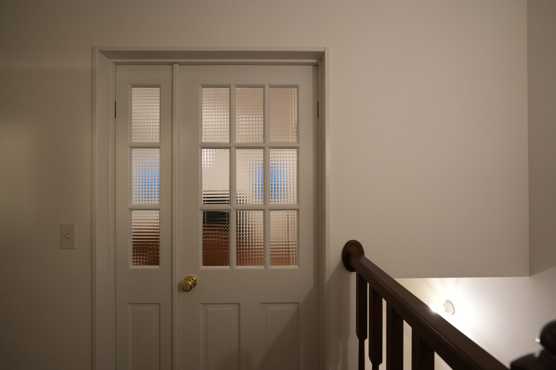 親子ドアが海外ドラマのような雰囲気を演出