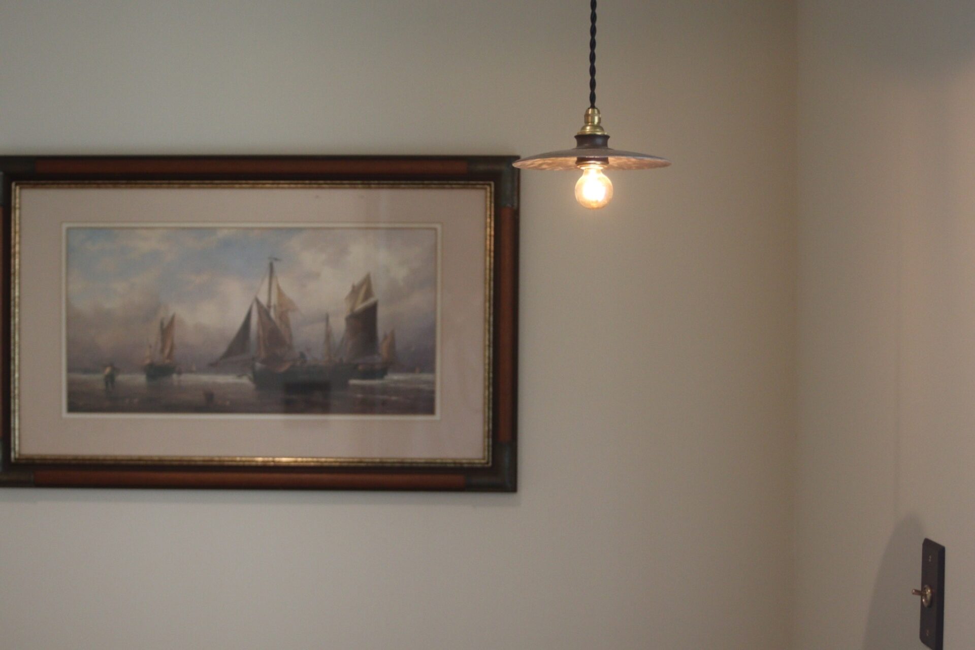 秋の夜長を楽しむ照明アイデア5選｜間接照明でおしゃれな暮らしを アイチャッチ